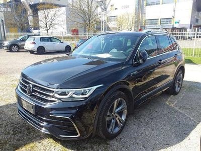 Gebraucht VW Tiguan R-line 150 PS (110 kW) 2023 Deep black perleffekt (metallic) SUV