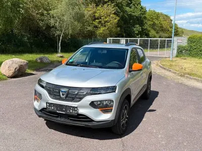 Usado Dacia Spring Comfort Plus 33 kW (45 CV) 2021 Plateado Utilitario