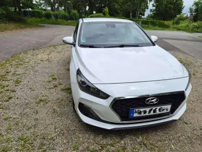 Gebraucht Hyundai i30 Intro Edition 140 PS (102 kW) 2018 Weiß Limousine