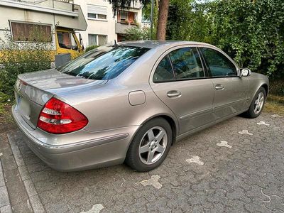 Gebraucht Mercedes E200 163 PS (119 kW) 2004 Silber Limousine