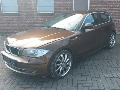 Gebraucht BMW 116 Lifestyle 116 PS (85 kW) 2011 Braun Kleinwagen