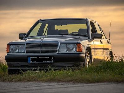 Used Mercedes 190 109 HP (80 kW) 1993 Silver Sedan