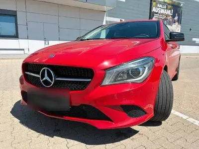 Gebraucht Mercedes CLA200 Shooting Brake 136 PS (100 kW) 2016 Rot Kombi