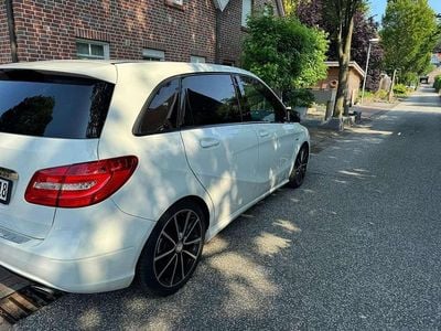 Gebraucht Mercedes B180 Edition 1 109 PS (80 kW) 2012 Van / Kleinbus