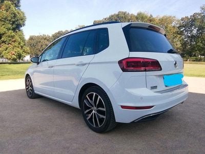 Weiß Gebraucht 2018 VW Golf Sportsvan Comfortline Van / Kleinbus | 16.300 € (Fairer Preis)