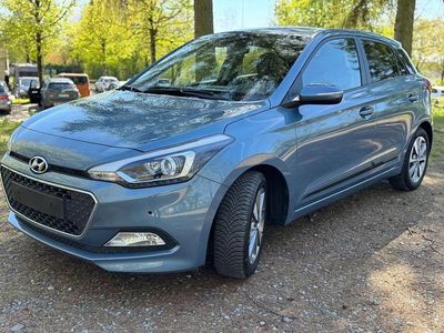 Usata Hyundai i20 101 CV (74 kW) 2017 Blu Berlina