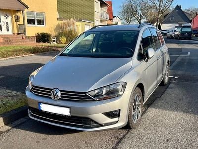 Grau Gebraucht 2018 VW Golf Sportsvan Sound Van / Kleinbus | 15.900 € (Fairer Preis)