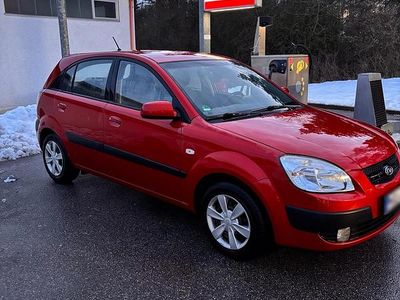 Second-hand Kia Rio 97 CP (71 kW) 2006 Roșu Hatchback