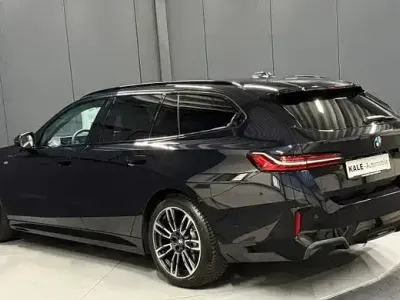 Gebraucht BMW 520 M Sport 197 PS (144 kW) 2024 Carbonschwarz metallic Kombi