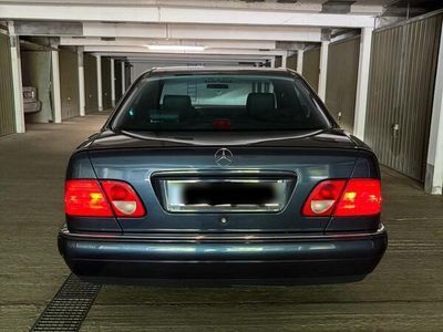 Mercedes E320