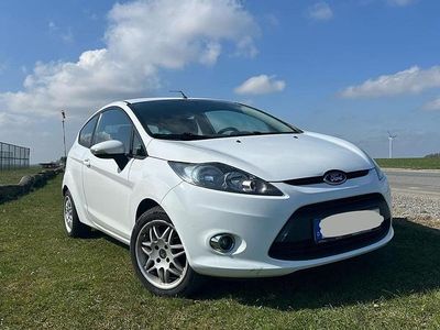 Usata Ford Fiesta 82 CV (60 kW) 2012 Bianco Utilitaria