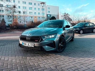 Graphitegrau metallic Gebraucht 2024 Skoda Octavia RS Kombi | 34.889 € (Guter Preis)