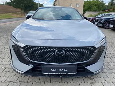 Grau (aero gray m) Gebraucht 2025 Mazda 6e Takumi-Line Limousine | 38.500 € (Fairer Preis)