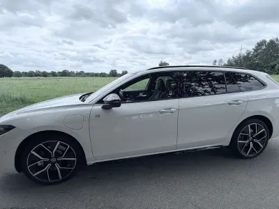 Gebraucht VW Passat R-line 272 PS (200 kW) 2025 Weiß Kombi