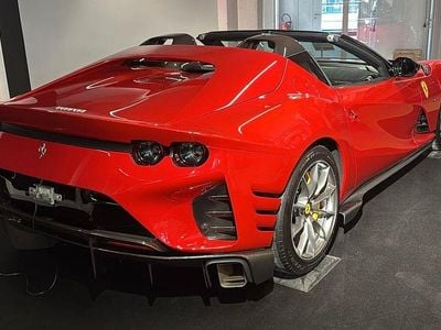 Rot Gebraucht 2023 Ferrari 812 Cabrio | 1.850.000 €