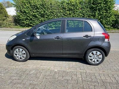 Usata Toyota Yaris Cool 101 CV (74 kW) 2009 Grigio Utilitaria