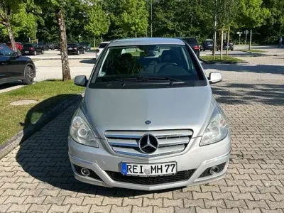 Gebraucht Mercedes B200 140 PS (102 kW) 2009 Silber Van / Kleinbus