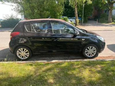 Gebraucht Hyundai i20 100 PS (73 kW) 2009 Schwarz Kleinwagen