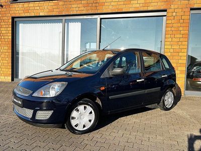Gebraucht Ford Fiesta Ambiente 80 PS (58 kW) 2007 Blau Kleinwagen
