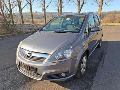 Grau Gebraucht 2006 Opel Zafira Edition+ Van / Kleinbus | 2.490 € (Guter Preis)
