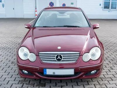 Używany Mercedes C180 143 KM (105 kW) 2005 Czerwony Coupe