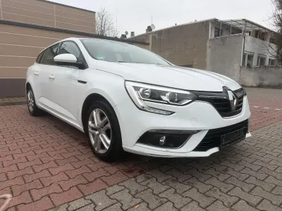 Używany Renault Mégane GrandTour Play 132 KM (97 kW) 2017 Biały Kombi