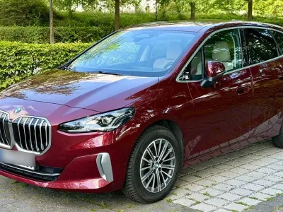 Gebraucht BMW 220 Active Tourer Luxury Line 156 PS (114 kW) 2023 Rot Van / Kleinbus