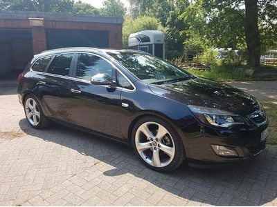 Gebraucht Opel Astra Edition 160 PS (117 kW) 2011 Schwarz Kombi