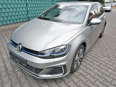 Gebraucht VW Golf VII GTE 204 PS (150 kW) 2017 Tungsten silver metallic Limousine