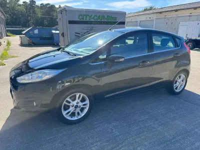 Gebraucht Ford Fiesta Titanium 101 PS (74 kW) 2017 Iridiumschwarz metallic Kleinwagen