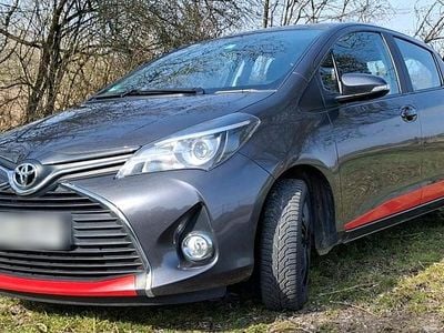 Gebraucht Toyota Yaris 73 PS (53 kW) 2015 Silber Kleinwagen