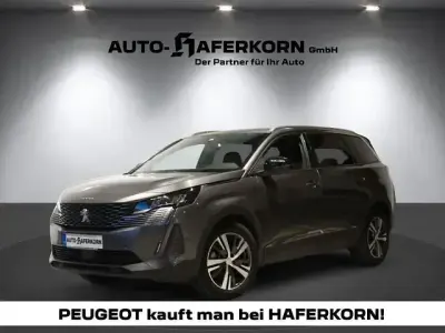 Używany Peugeot 5008 Allure 131 KM (96 kW) 2024 Szary SUV