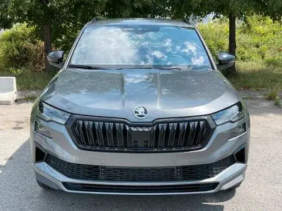 Neu Skoda Karoq SportLine 150 PS (110 kW) 2026 Grau SUV
