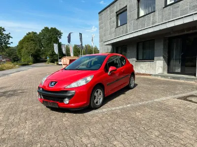 Gebraucht Peugeot 207 75 PS (55 kW) 2008 Rot Kleinwagen