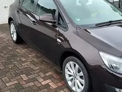 Używany Opel Astra 120 KM (88 kW) 2014 Brązowy Sedan/Limuzyna