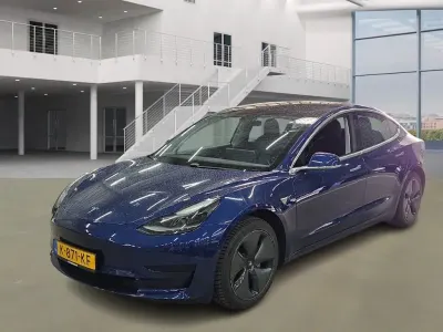 Begagnad Tesla Model 3 Standard Range 225 kW (306 HK) 2020 Blå Sedan