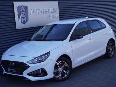 Gebraucht Hyundai i30 Edition 159 PS (116 kW) 2021 Polar white Limousine