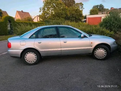 Gebraucht Audi A4 102 PS (75 kW) 1996 Silber Limousine