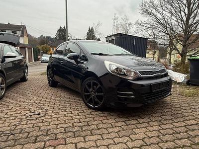 Schwarz Gebraucht 2015 Kia Rio Platinum Edition Limousine | 7.200 € (Etwas zu teuer)