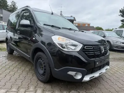 Gebraucht Dacia Dokker Stepway 131 PS (96 kW) 2021 Schwarz Van / Kleinbus