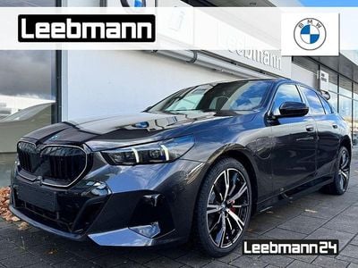 Neu BMW 550e M Sport 489 PS (359 kW) 2025 Sophistograu brillanteffekt me Limousine