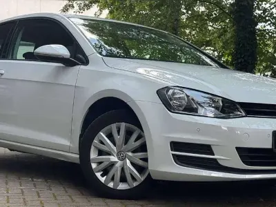 Gebraucht VW Golf VII Trendline 105 PS (77 kW) 2014 Weiß Limousine
