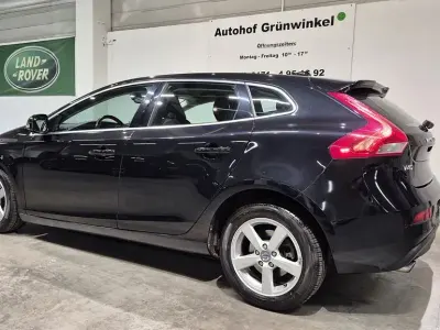 Gebraucht Volvo V40 Momentum 150 PS (110 kW) 2014 Schwarz Limousine