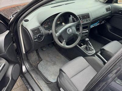 Schwarz Gebraucht 2002 VW Golf IV Kleinwagen | 1.400 €
