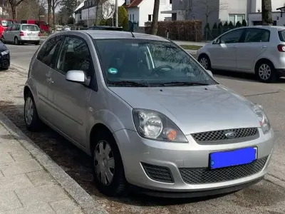 Gebraucht Ford Fiesta Style 60 PS (44 kW) 2008 Silber Kleinwagen