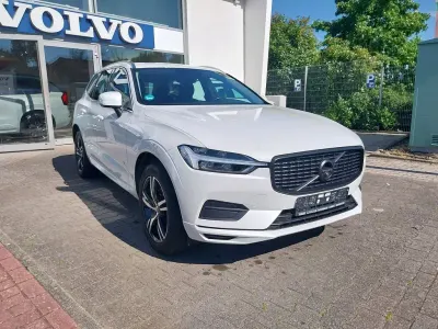 Gebraucht Volvo XC60 Momentum 190 PS (139 kW) 2020 Weiß SUV