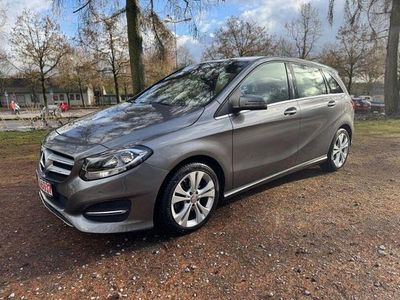 Gebraucht Mercedes B180 Urban 122 PS (89 kW) 2015 Grau Van / Kleinbus