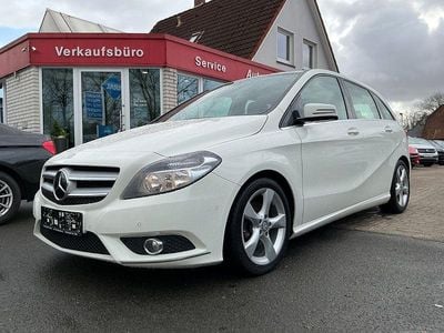 Gebraucht Mercedes B180 122 PS (89 kW) 2013 Weiß Van / Kleinbus