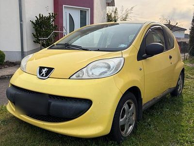 Usata Peugeot 107 68 CV (50 kW) 2004 Giallo Utilitaria