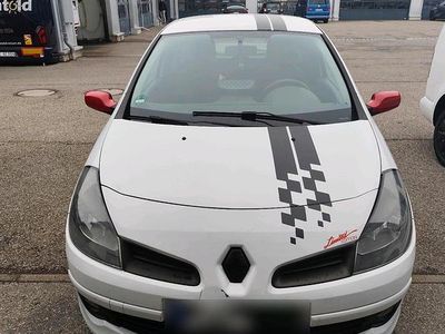 Second-hand Renault Clio II 102 CP (75 kW) 2008 Alb Berlinǎ